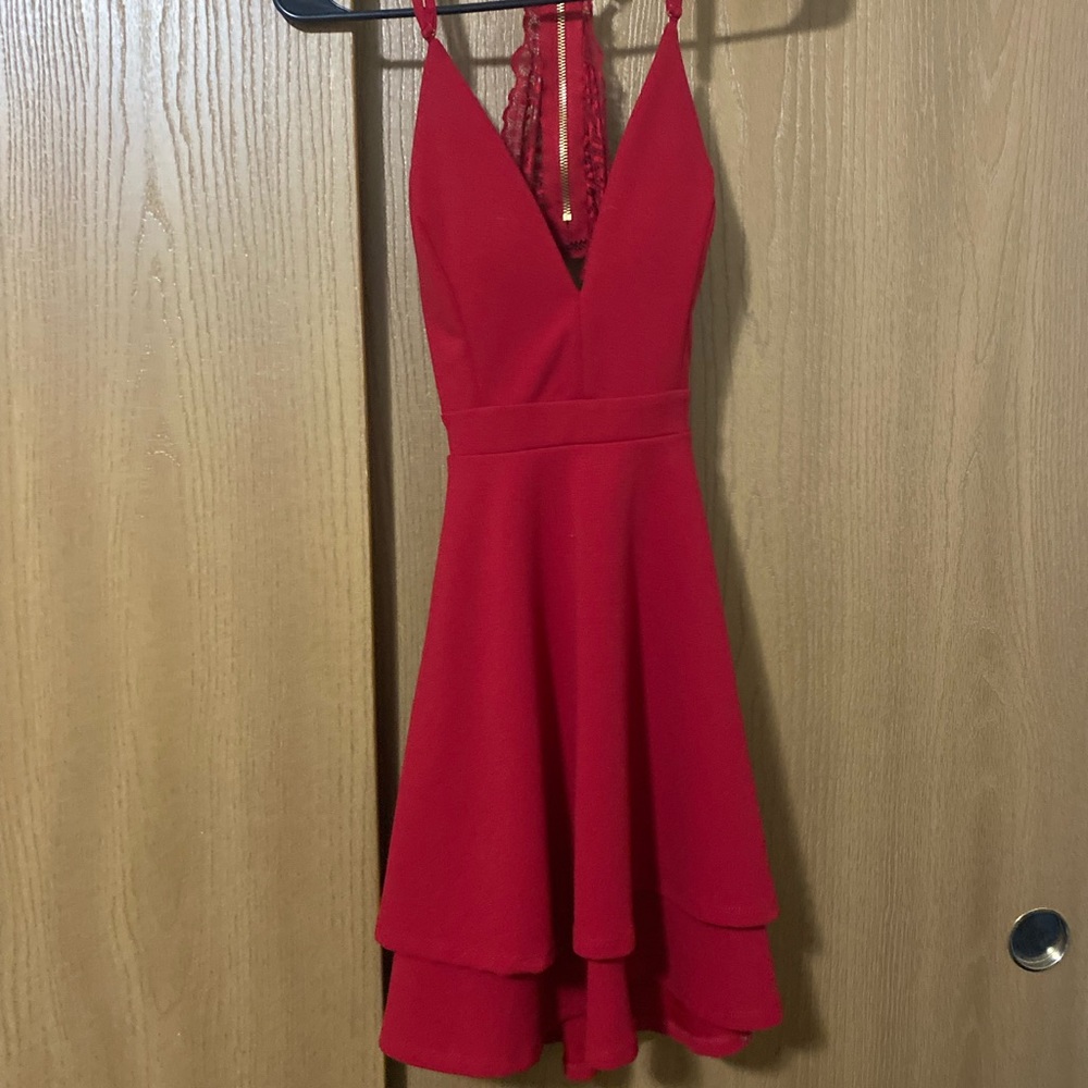 Beautiful red dress with a zip back size small